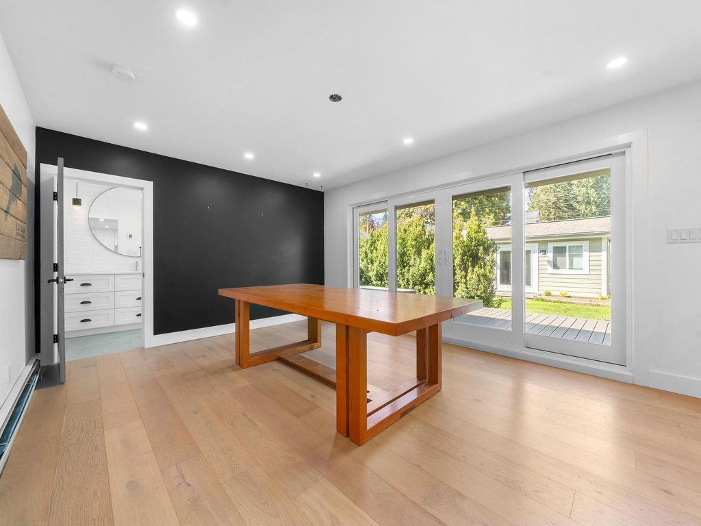 









532


18th

Street East,
North Vancouver,




BC
V7L 2Y3

