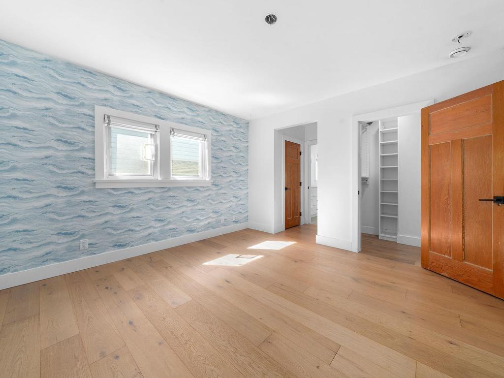 









532


18th

Street East,
North Vancouver,




BC
V7L 2Y3

