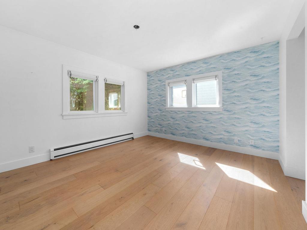 









532


18th

Street East,
North Vancouver,




BC
V7L 2Y3

