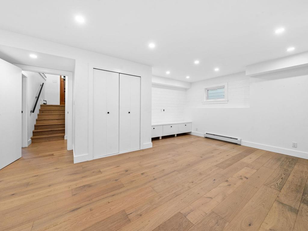 









532


18th

Street East,
North Vancouver,




BC
V7L 2Y3

