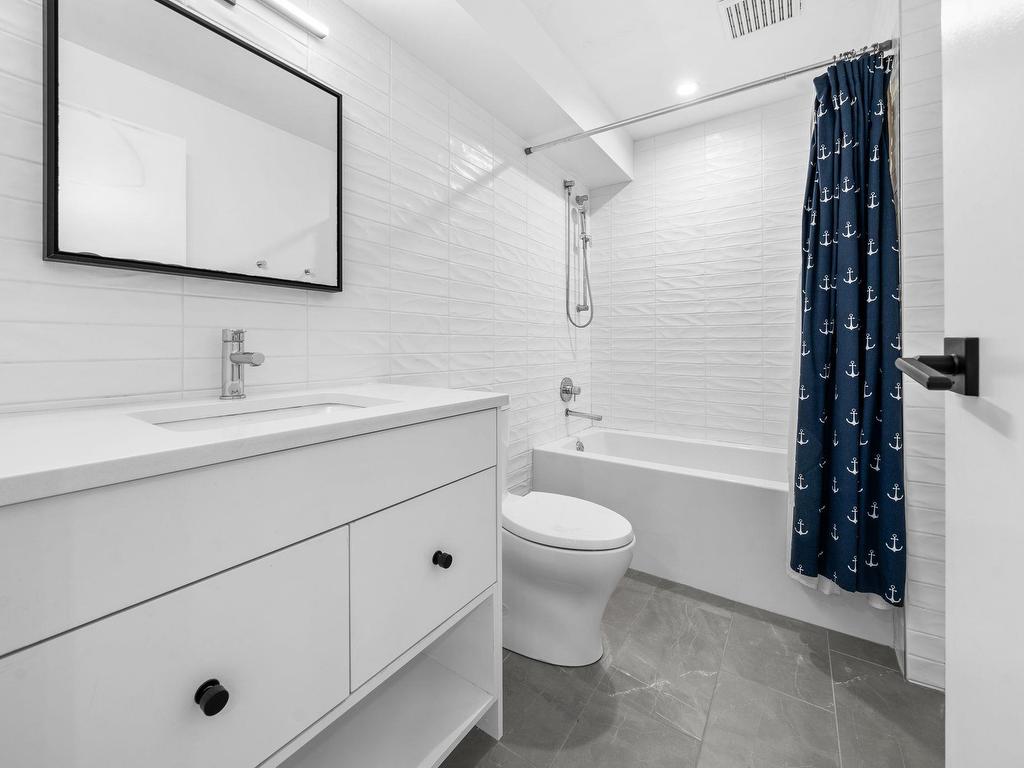 









532


18th

Street East,
North Vancouver,




BC
V7L 2Y3

