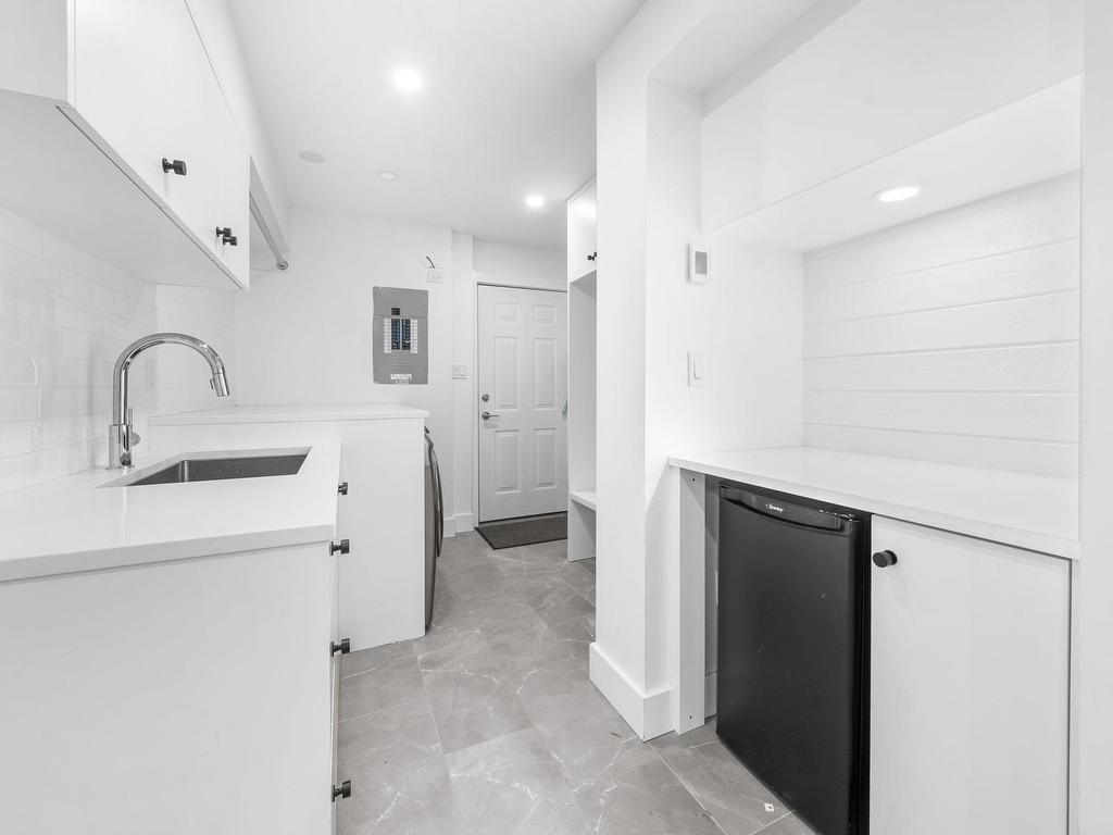 









532


18th

Street East,
North Vancouver,




BC
V7L 2Y3

