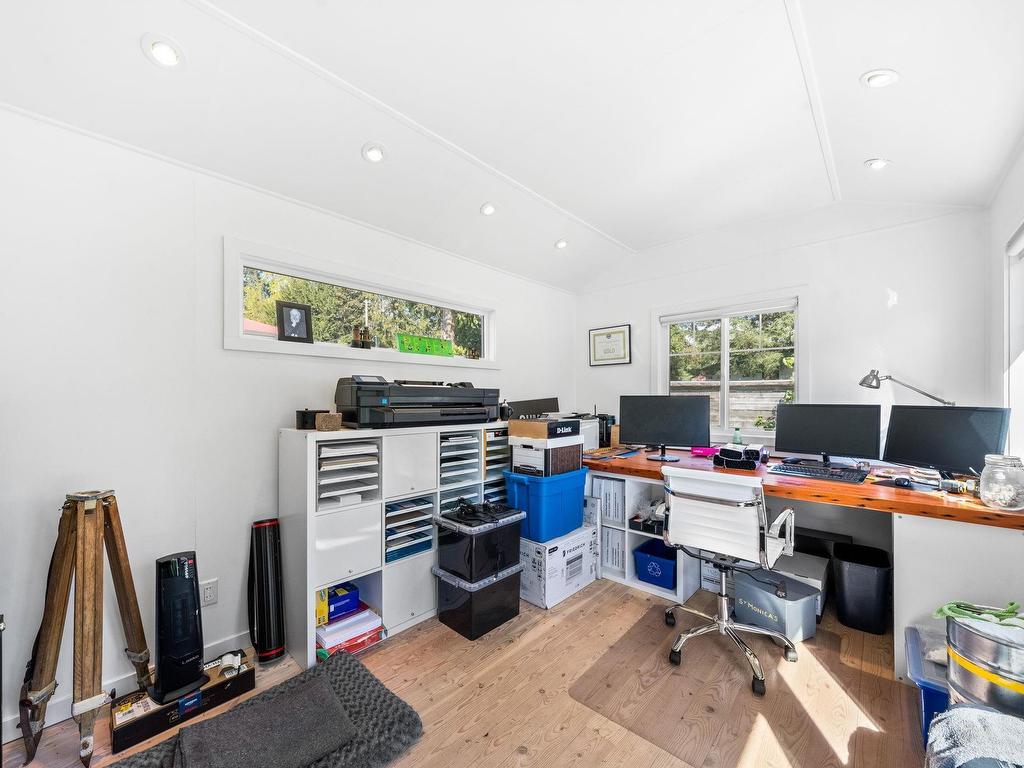 









532


18th

Street East,
North Vancouver,




BC
V7L 2Y3

