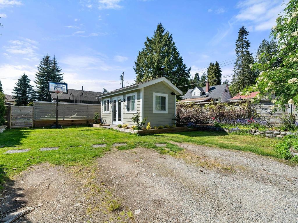 









532


18th

Street East,
North Vancouver,




BC
V7L 2Y3

