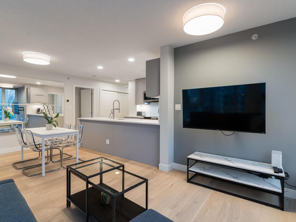 









689


Abbott

Street, 2107,
Vancouver,




BC
V6B 0J2

