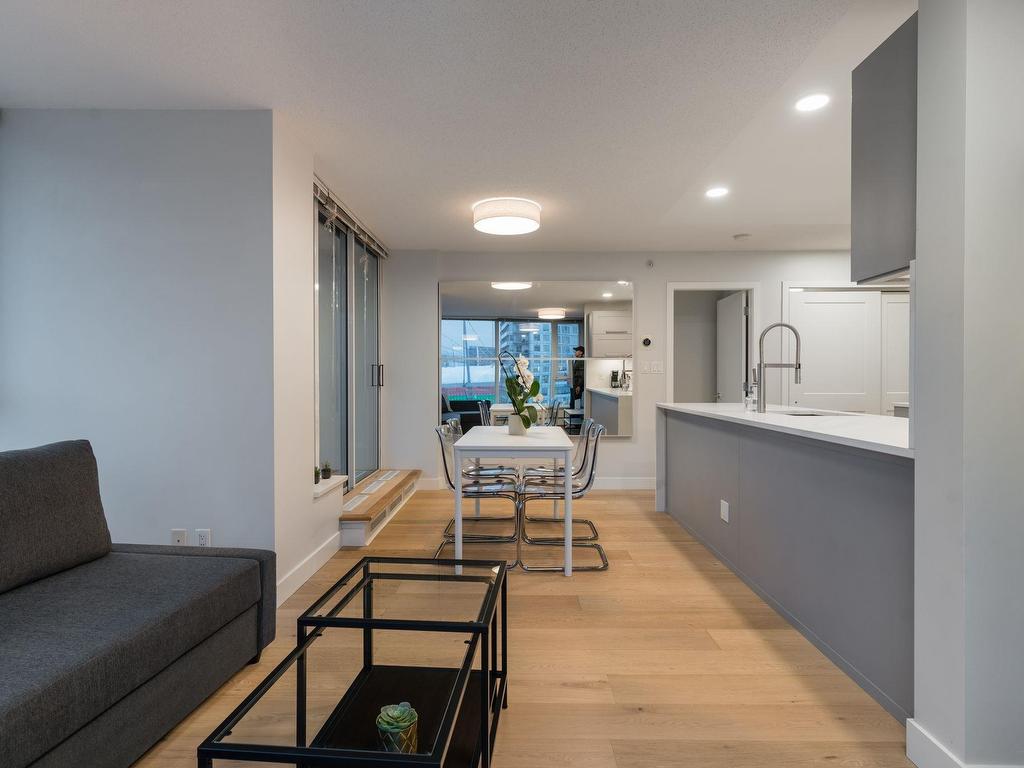 









689


Abbott

Street, 2107,
Vancouver,




BC
V6B 0J2

