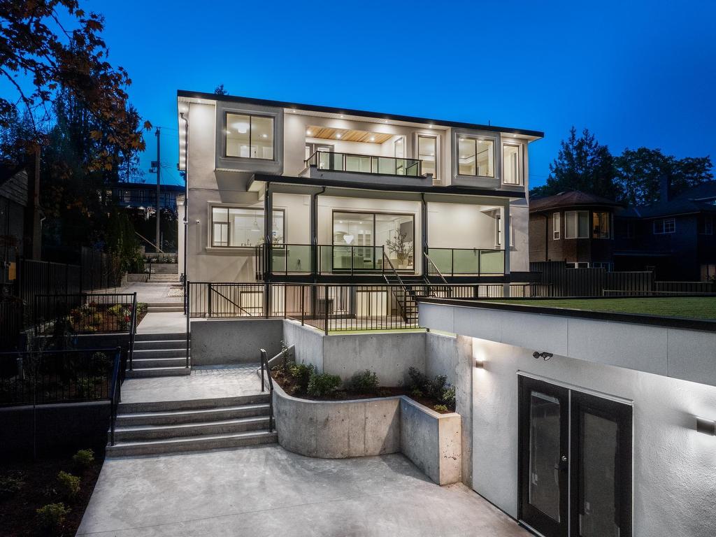 









8316


Government

Road,
Burnaby,




BC
V5A 2E3

