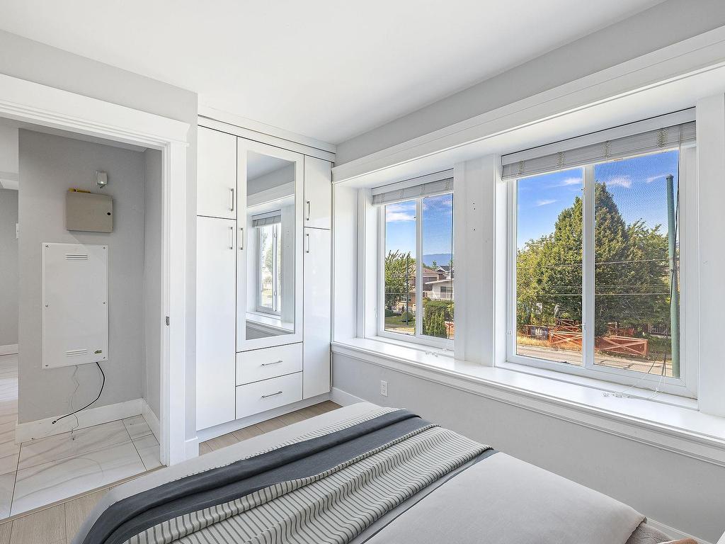 









2430


41

Street East, 1,
Vancouver,




BC
V5R 2W4

