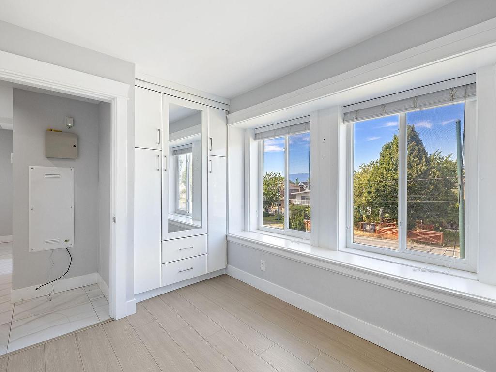 









2430


41

Street East, 1,
Vancouver,




BC
V5R 2W4


