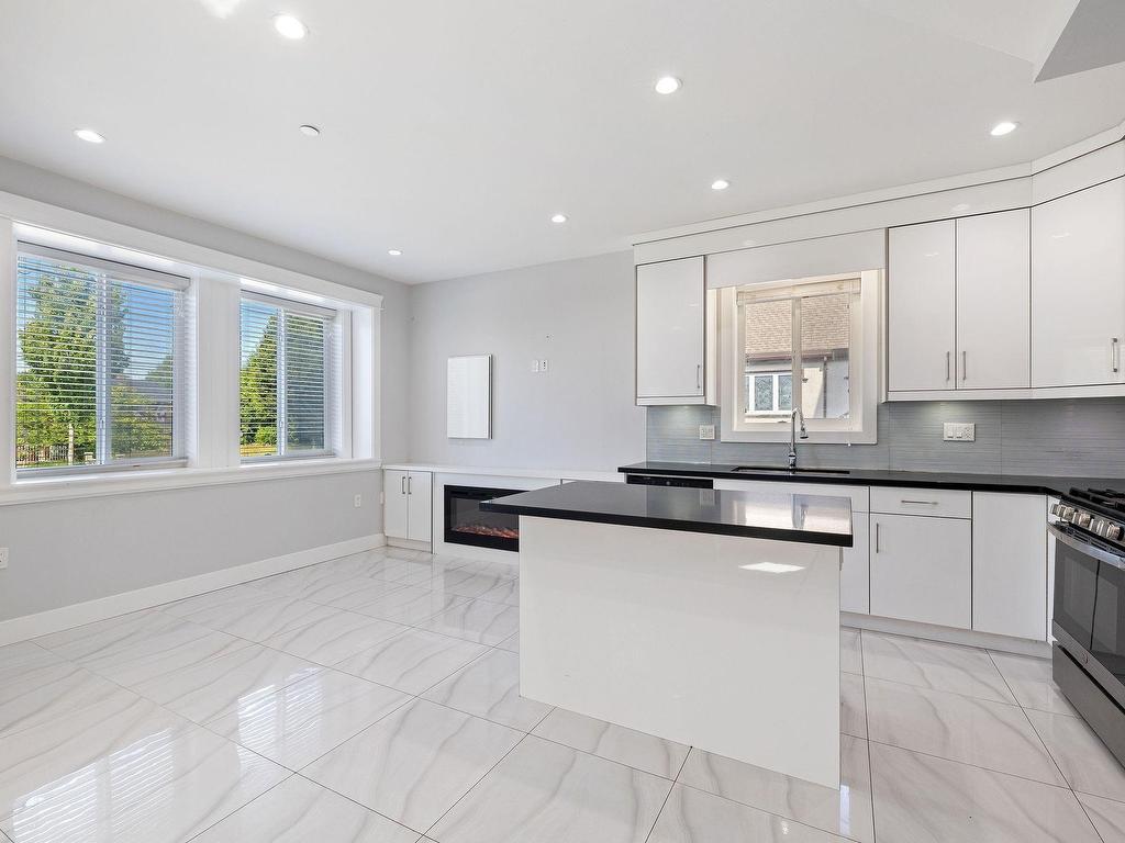 









2430


41

Street East, 1,
Vancouver,




BC
V5R 2W4

