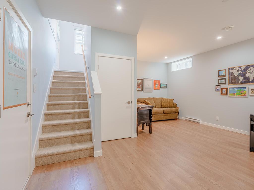 









5978


Beachgate

Lane,
Sechelt,




BC
V7Z 0S2

