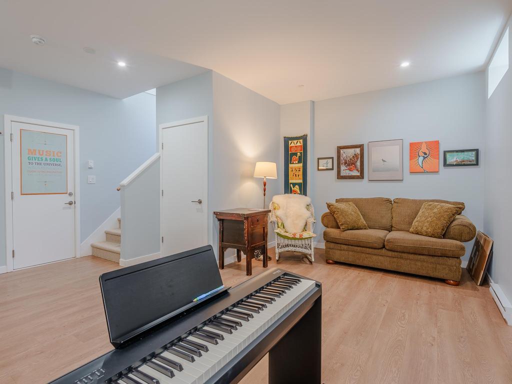 









5978


Beachgate

Lane,
Sechelt,




BC
V7Z 0S2

