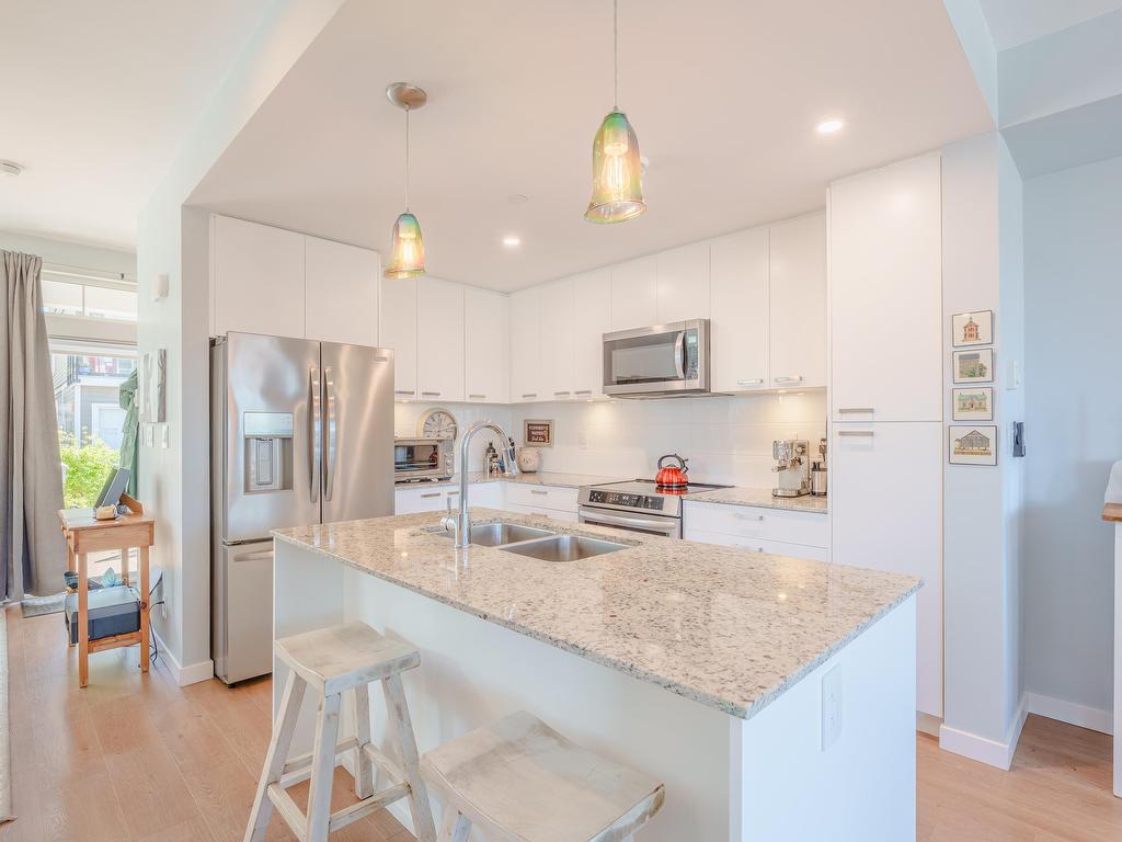 









5978


Beachgate

Lane,
Sechelt,




BC
V7Z 0S2

