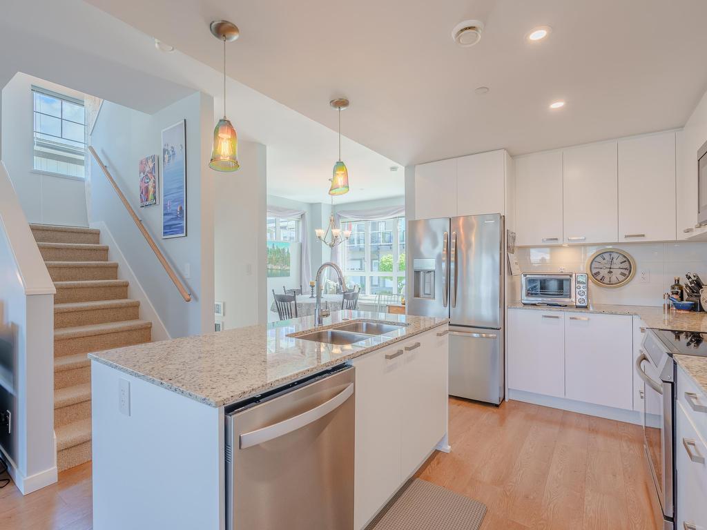 









5978


Beachgate

Lane,
Sechelt,




BC
V7Z 0S2

