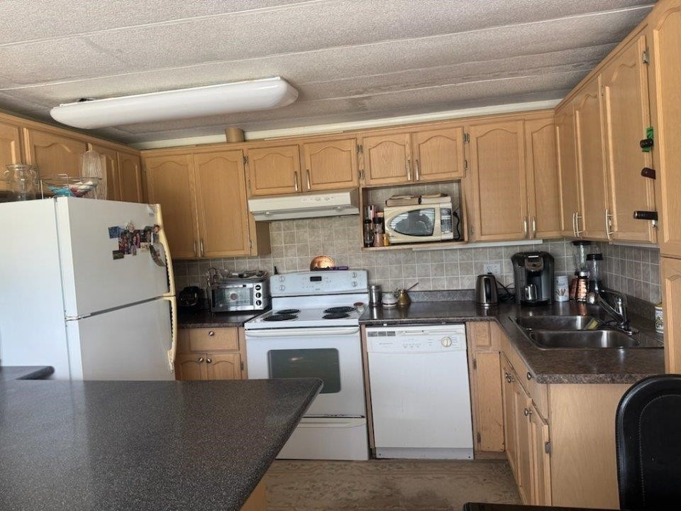 









201


Cayer

Street, 251,
Coquitlam,




BC
V3K 5A9

