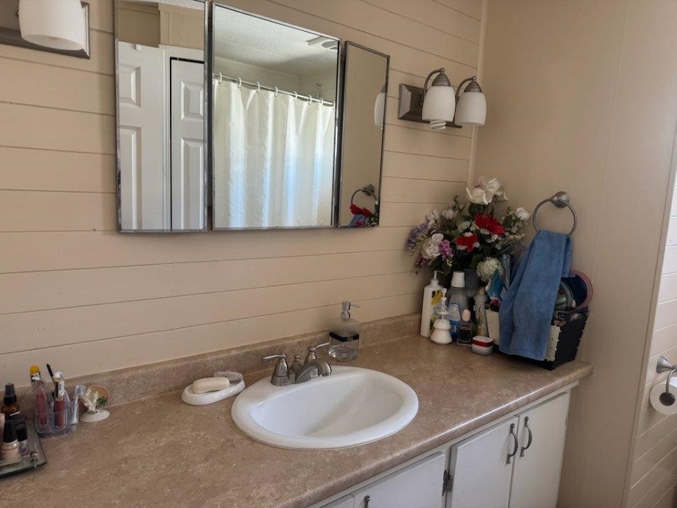 









201


Cayer

Street, 251,
Coquitlam,




BC
V3K 5A9

