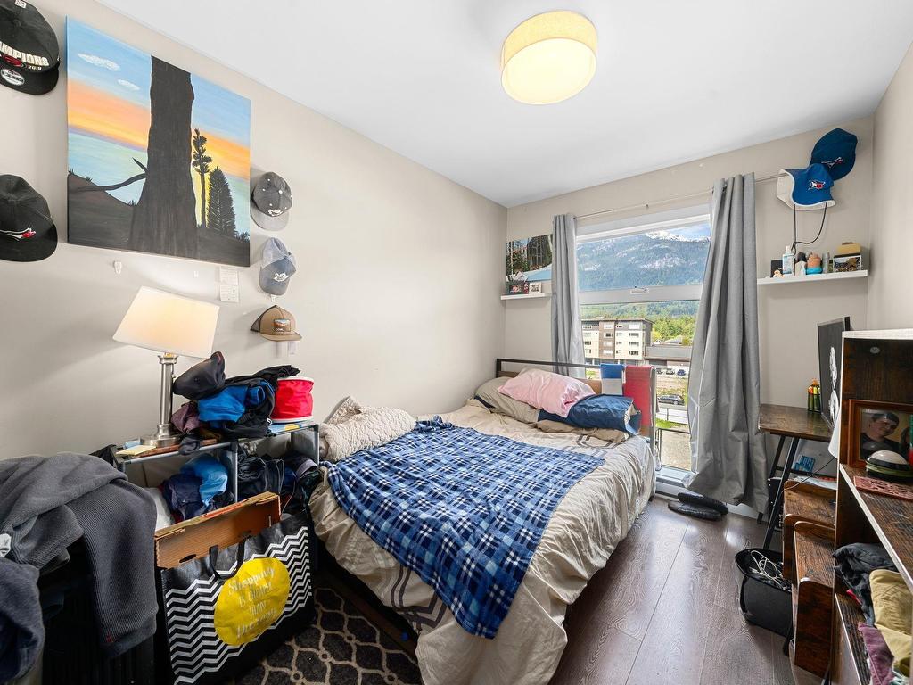 









38033


Second

Avenue, 411,
Squamish,




BC
V8B 0C4

