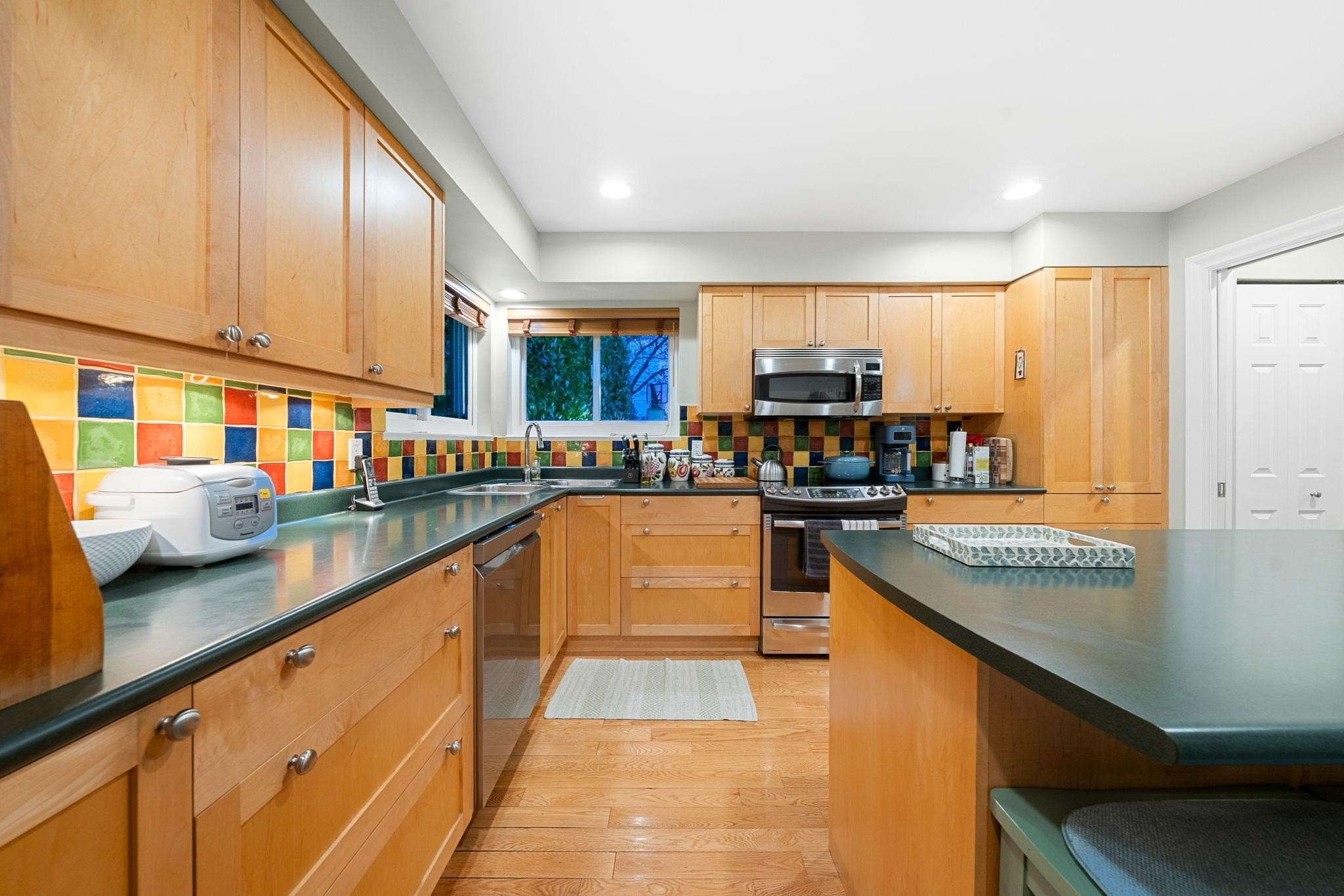 









2380


Mackay

Avenue,
North Vancouver,




BC
V7P 2M9

