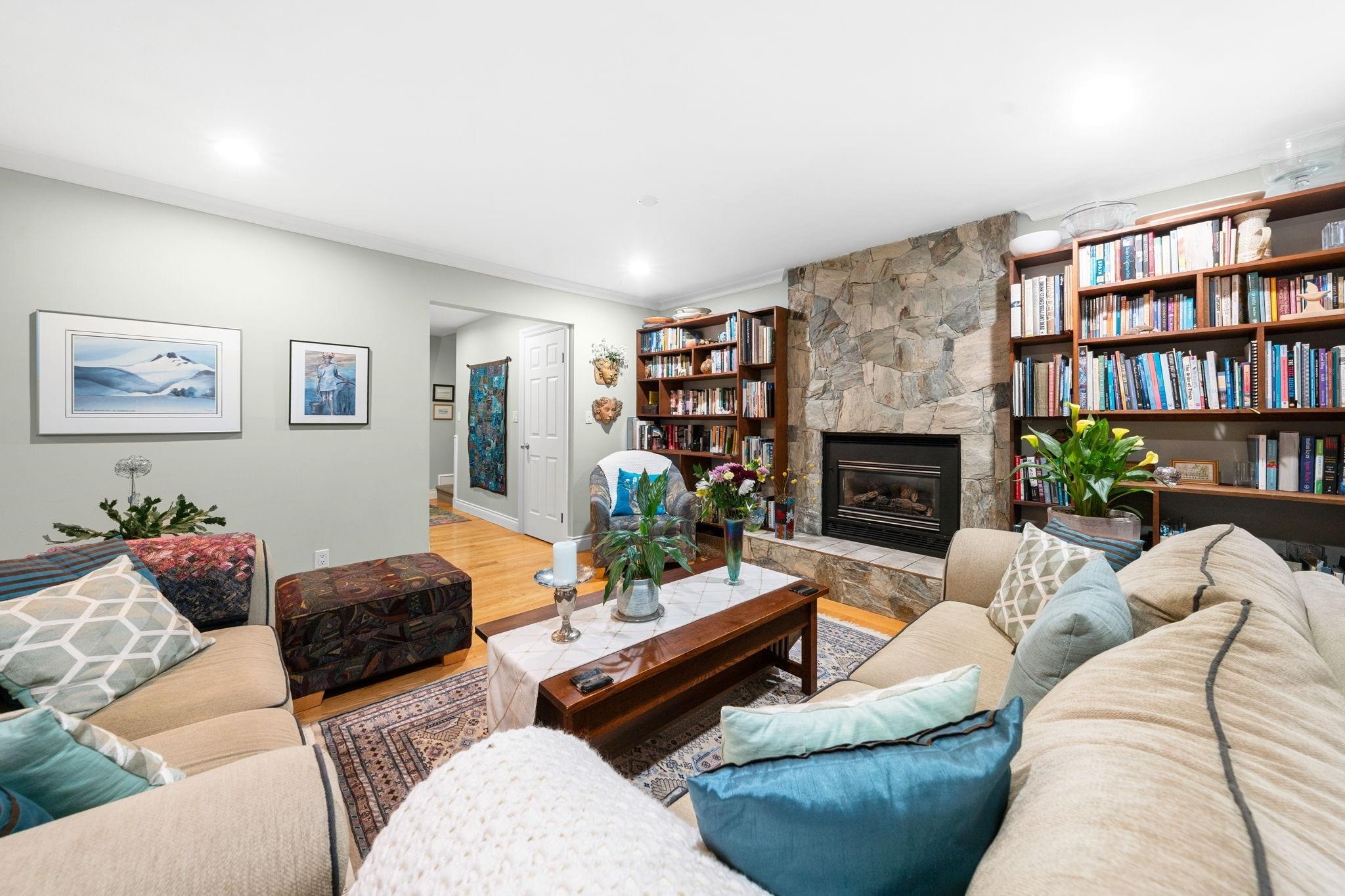 









2380


Mackay

Avenue,
North Vancouver,




BC
V7P 2M9


