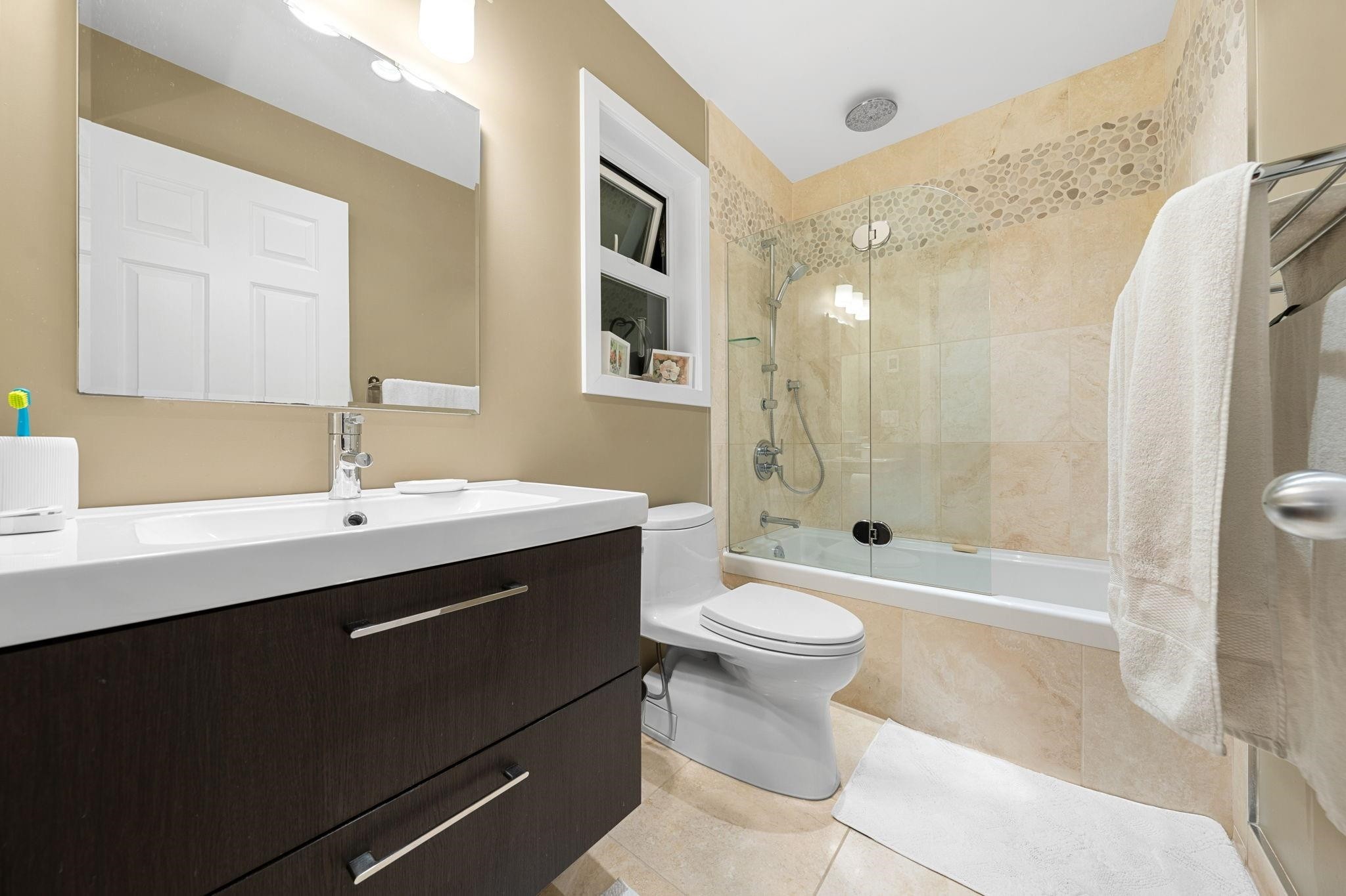 









2380


Mackay

Avenue,
North Vancouver,




BC
V7P 2M9

