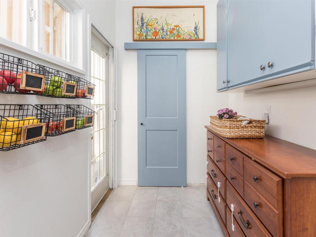 









3624


1st

Avenue West,
Vancouver,




BC
V6R 1H2

