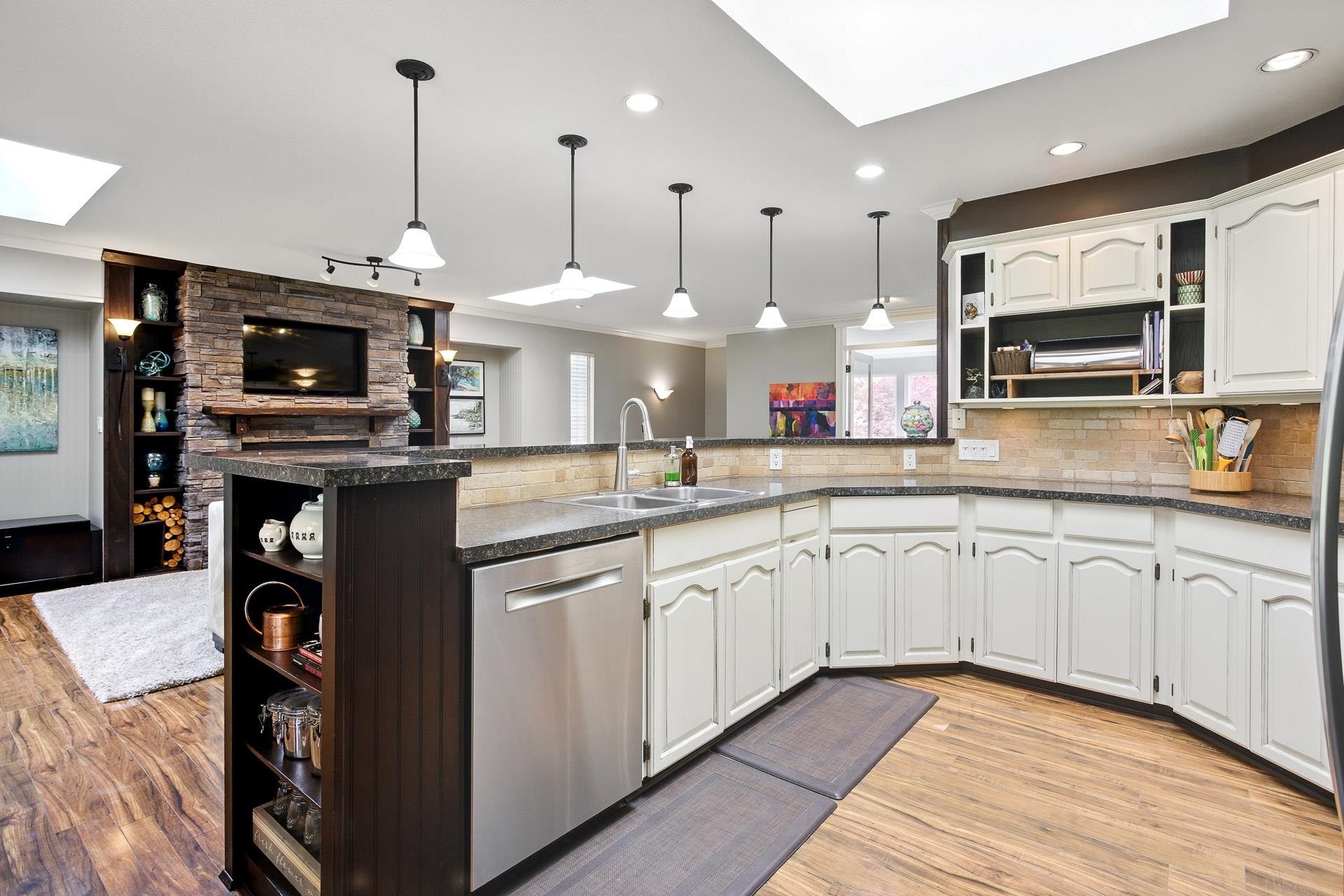 









23616


Tamarack

Lane,
Maple Ridge,




BC
V2W 1B3

