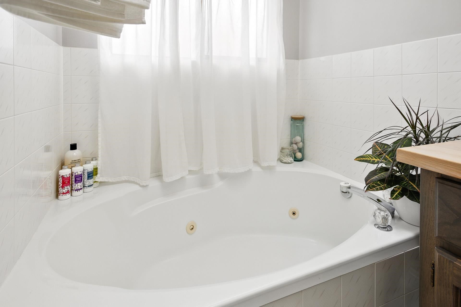 









23616


Tamarack

Lane,
Maple Ridge,




BC
V2W 1B3

