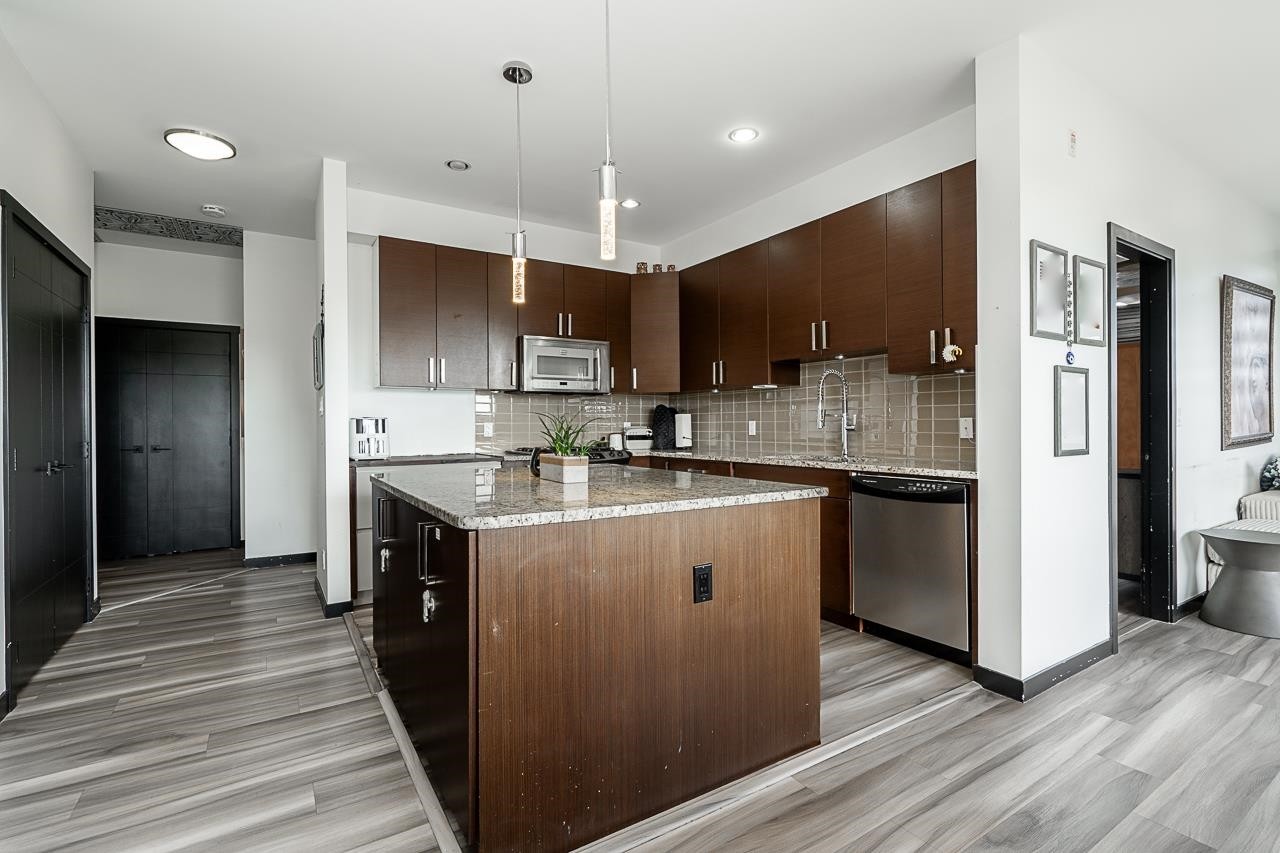 









288


Hampton

Street, 306,
New Westminster,




BC
V3M 5L9

