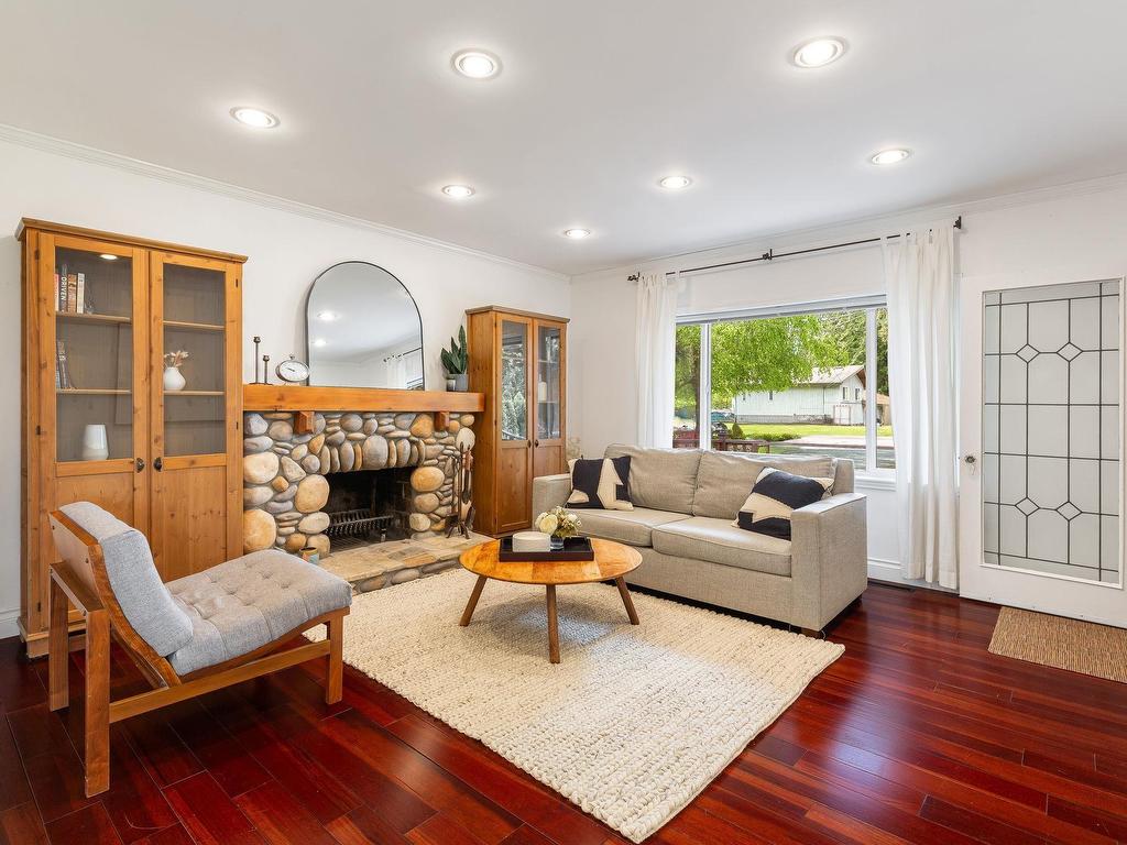 









2306


William

Avenue,
North Vancouver,




BC
V7J 2P6

