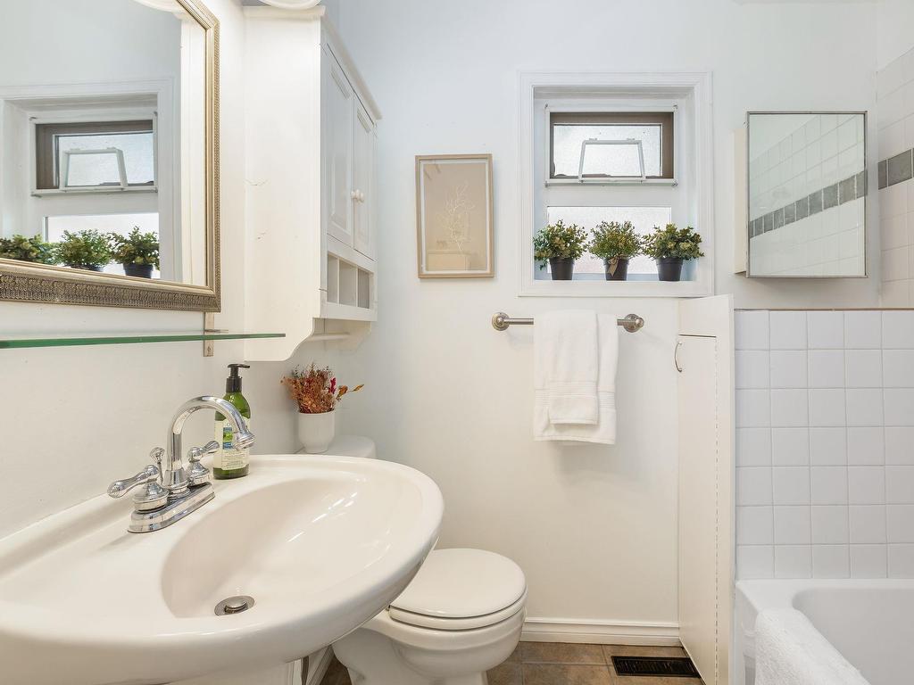 









2306


William

Avenue,
North Vancouver,




BC
V7J 2P6

