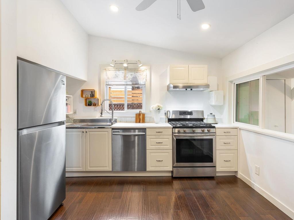 









2306


William

Avenue,
North Vancouver,




BC
V7J 2P6

