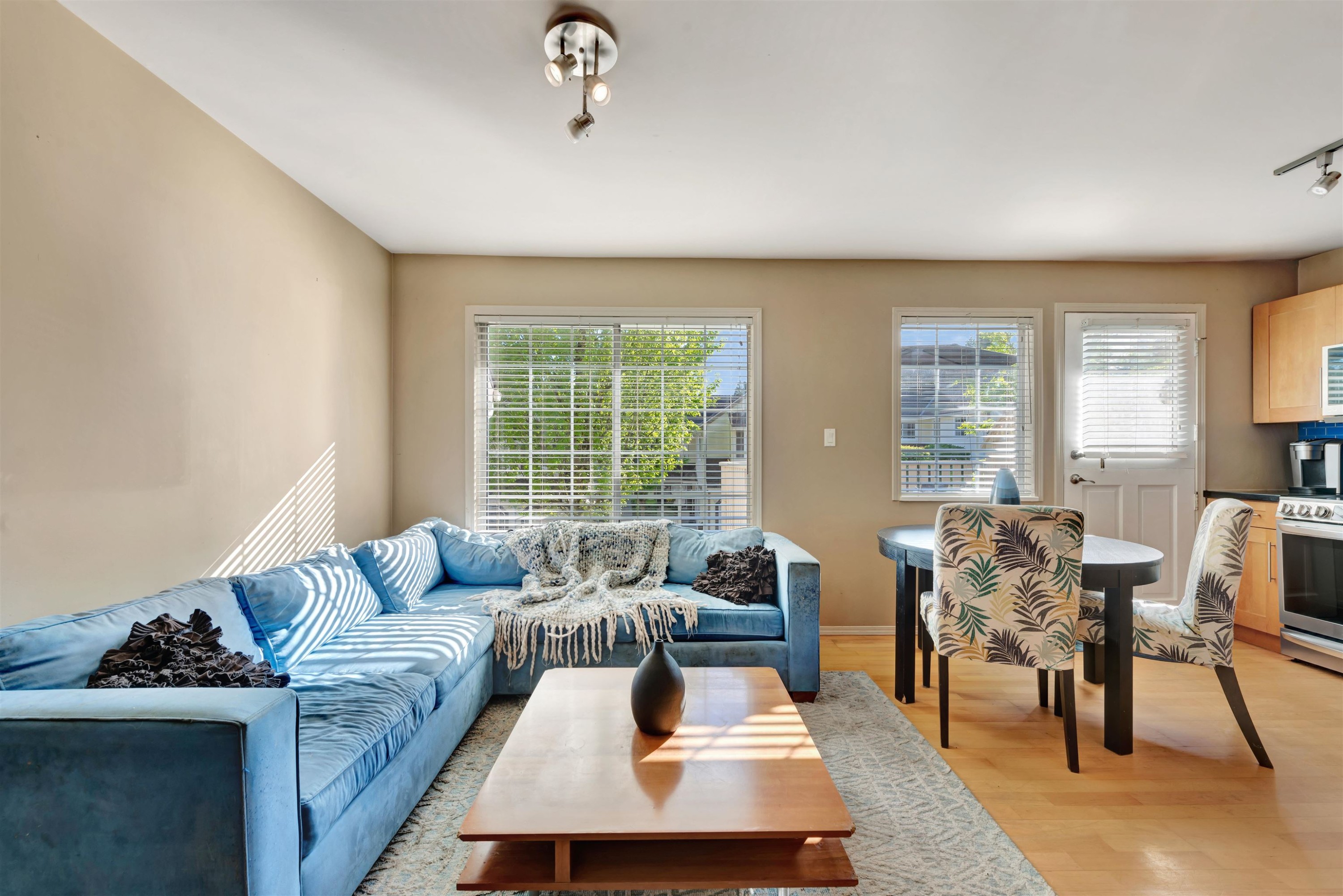 









3939


Indian River

Drive, 14,
North Vancouver,




BC
V7G 2P6


