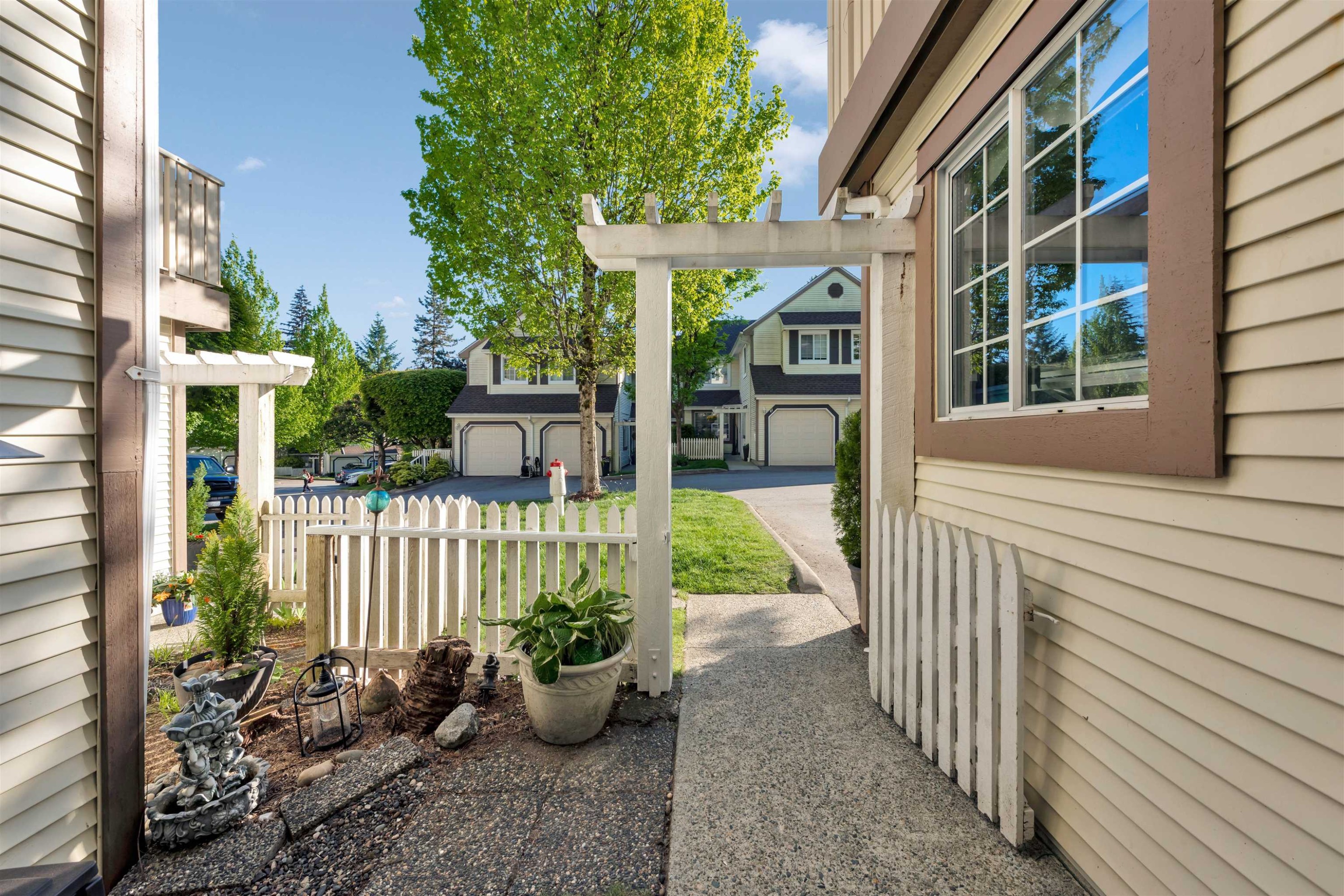 









3939


Indian River

Drive, 14,
North Vancouver,




BC
V7G 2P6


