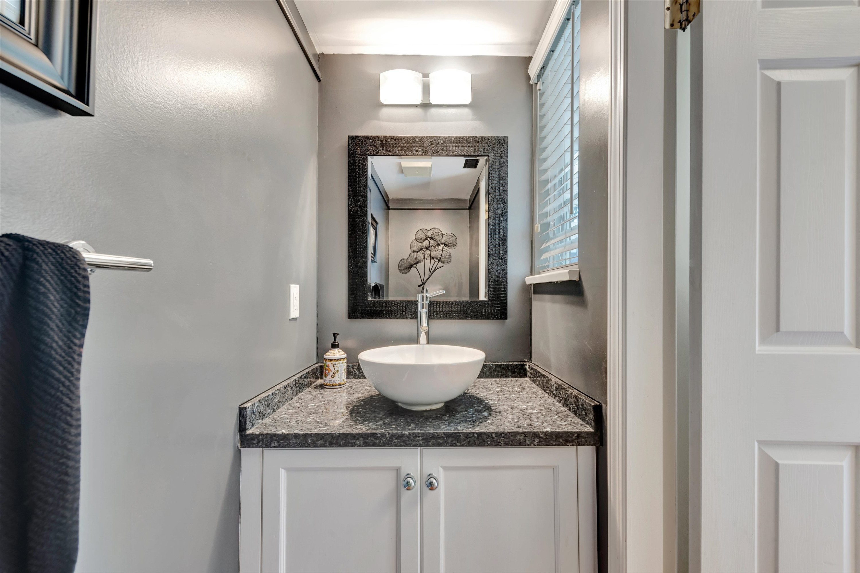 









3939


Indian River

Drive, 14,
North Vancouver,




BC
V7G 2P6

