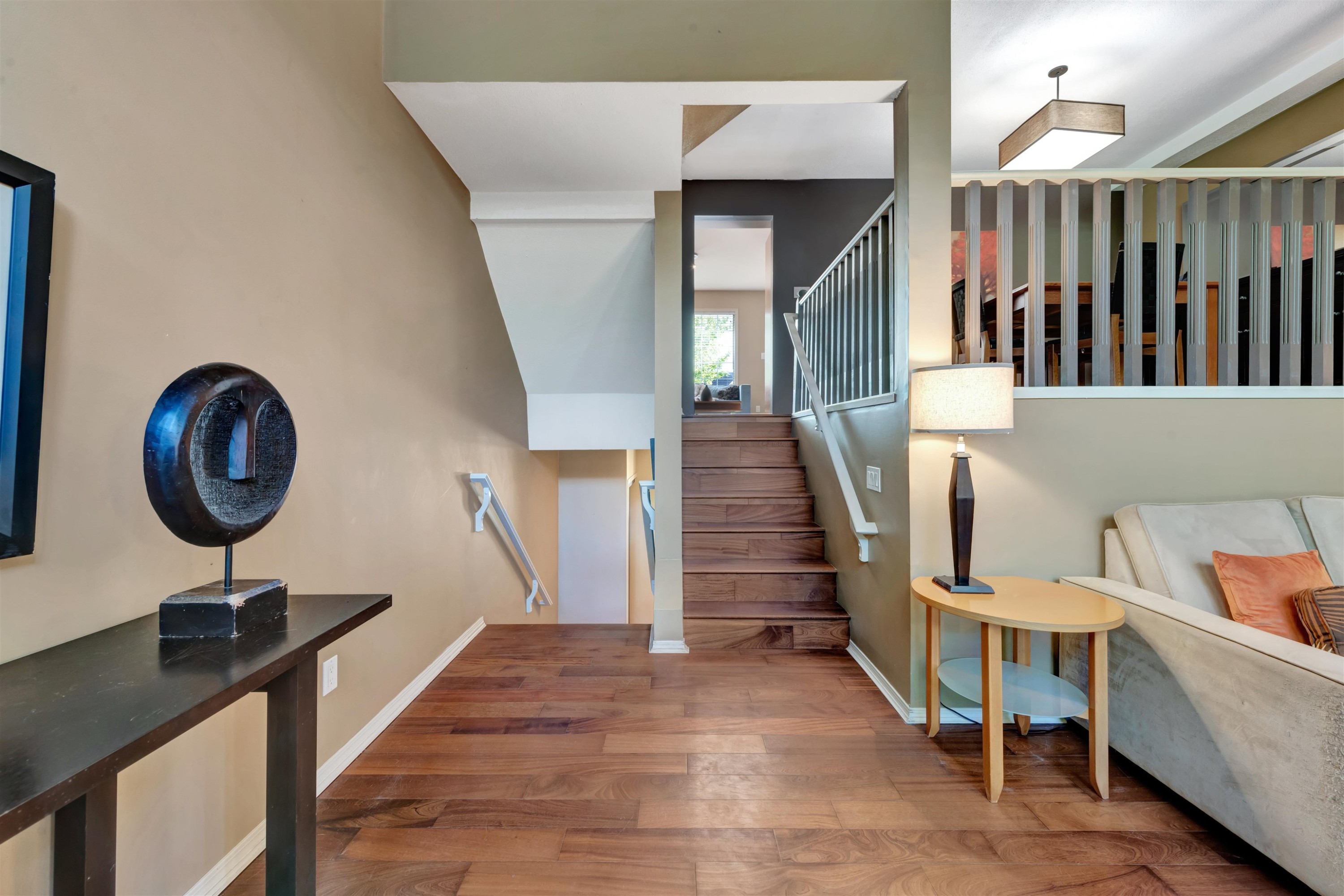 









3939


Indian River

Drive, 14,
North Vancouver,




BC
V7G 2P6

