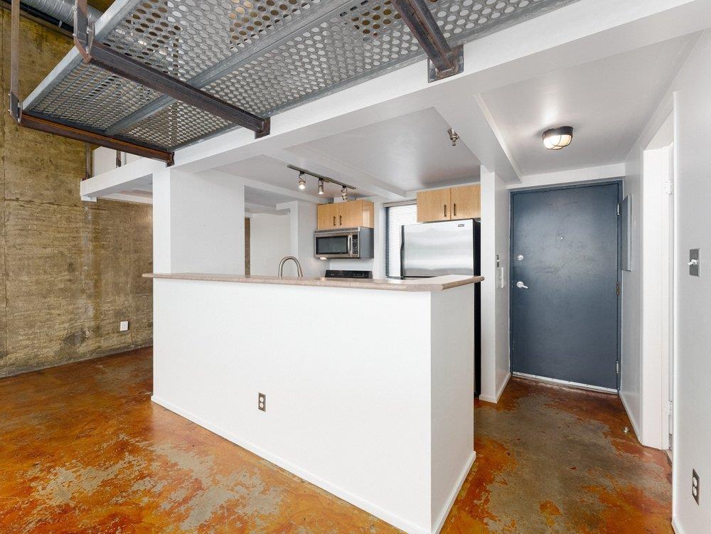 









2001


Wall

Street, 419,
Vancouver,




BC
V5L 5E4


