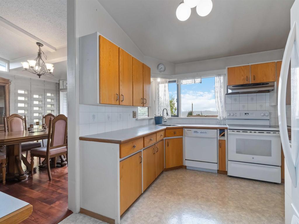









944


Stewart

Avenue,
Coquitlam,




BC
V3K 2N6

