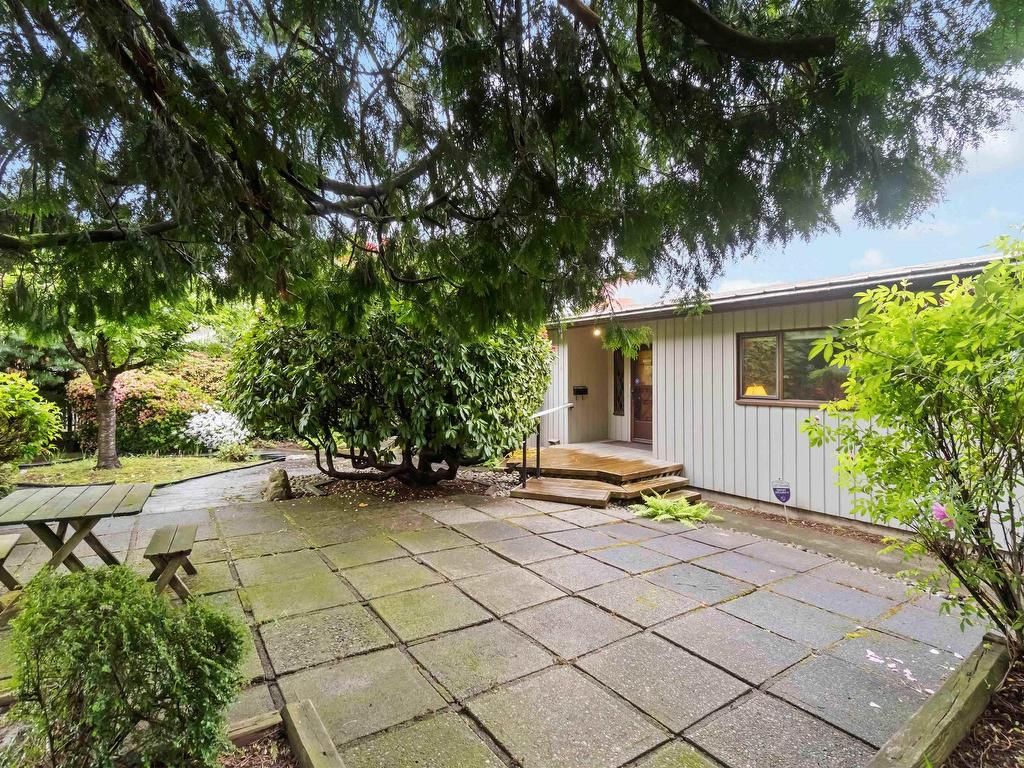 









944


Stewart

Avenue,
Coquitlam,




BC
V3K 2N6

