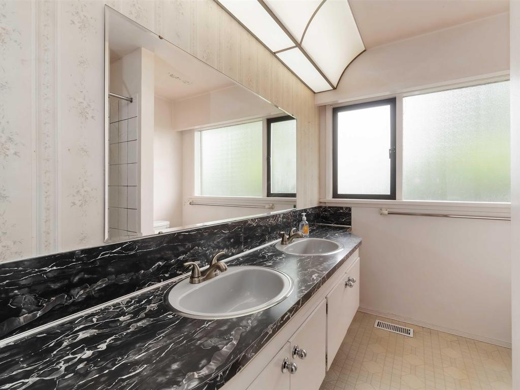 









944


Stewart

Avenue,
Coquitlam,




BC
V3K 2N6

