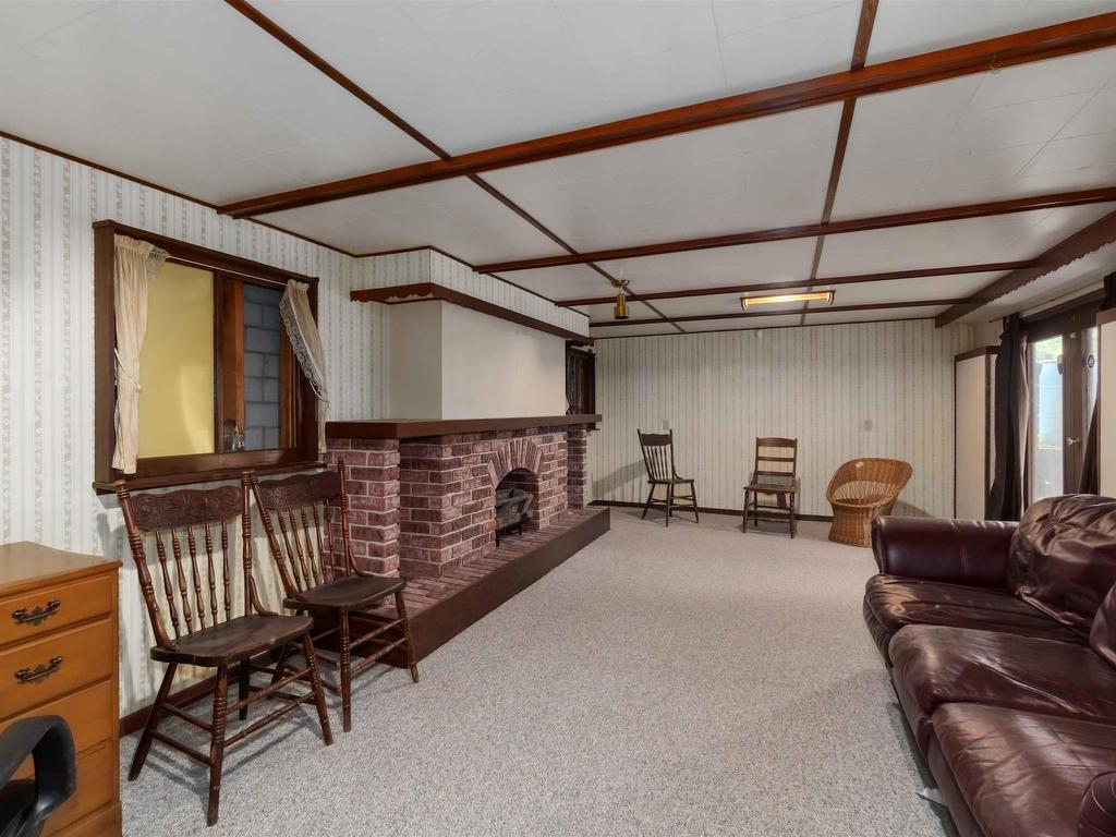 









944


Stewart

Avenue,
Coquitlam,




BC
V3K 2N6

