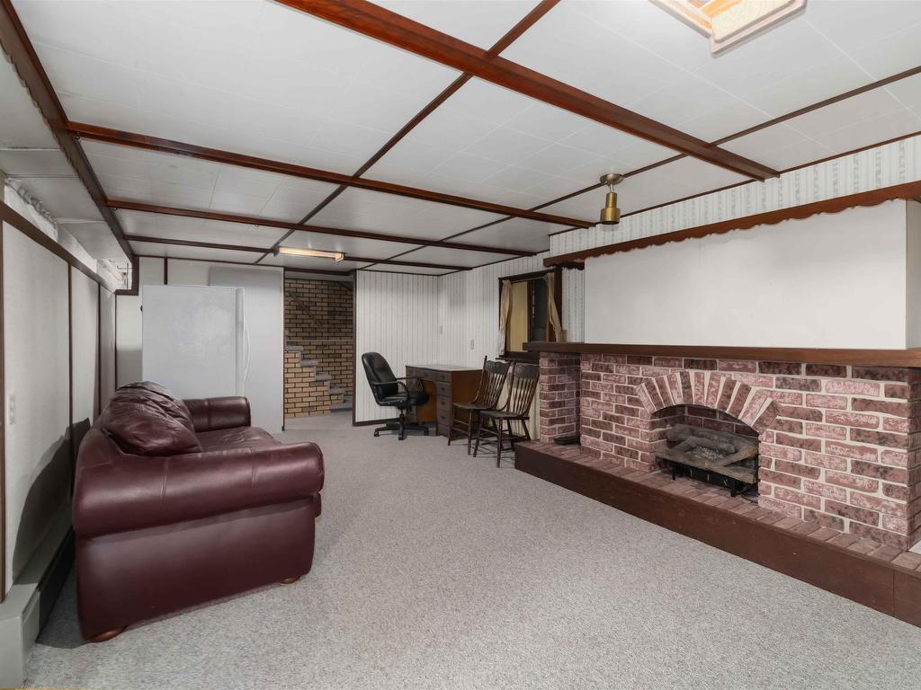 









944


Stewart

Avenue,
Coquitlam,




BC
V3K 2N6

