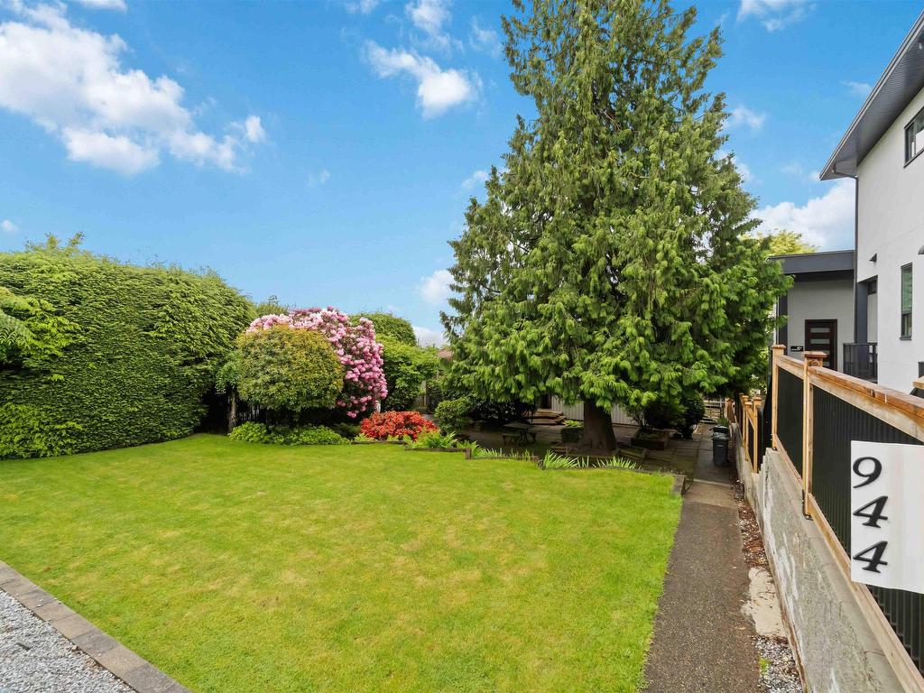 









944


Stewart

Avenue,
Coquitlam,




BC
V3K 2N6

