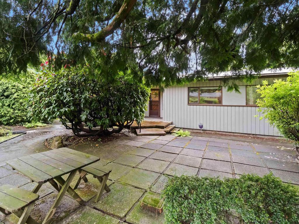 









944


Stewart

Avenue,
Coquitlam,




BC
V3K 2N6

