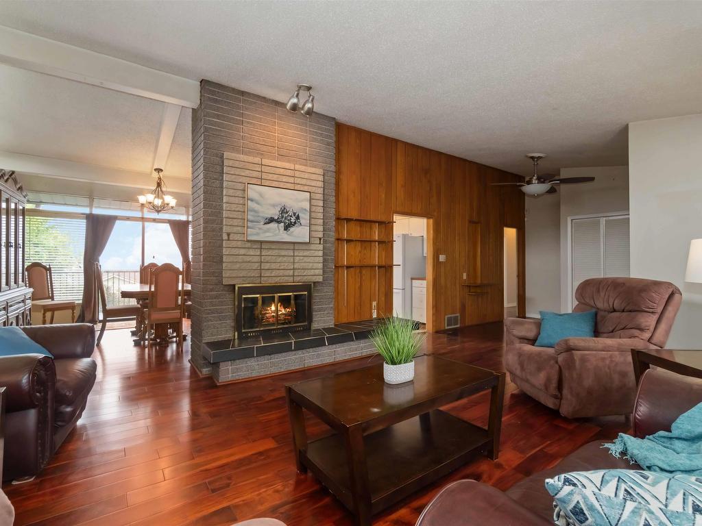 









944


Stewart

Avenue,
Coquitlam,




BC
V3K 2N6

