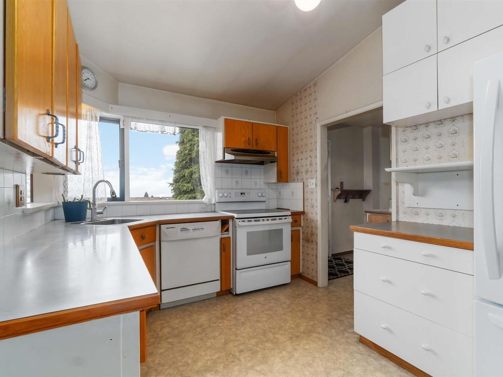 









944


Stewart

Avenue,
Coquitlam,




BC
V3K 2N6

