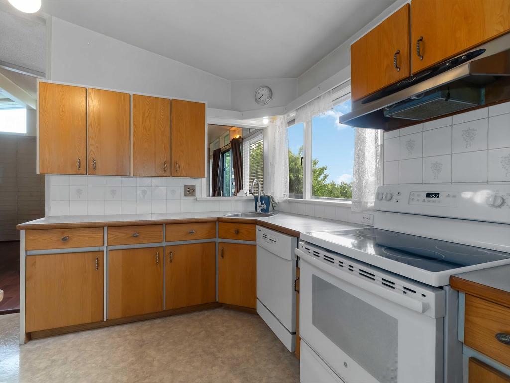 









944


Stewart

Avenue,
Coquitlam,




BC
V3K 2N6

