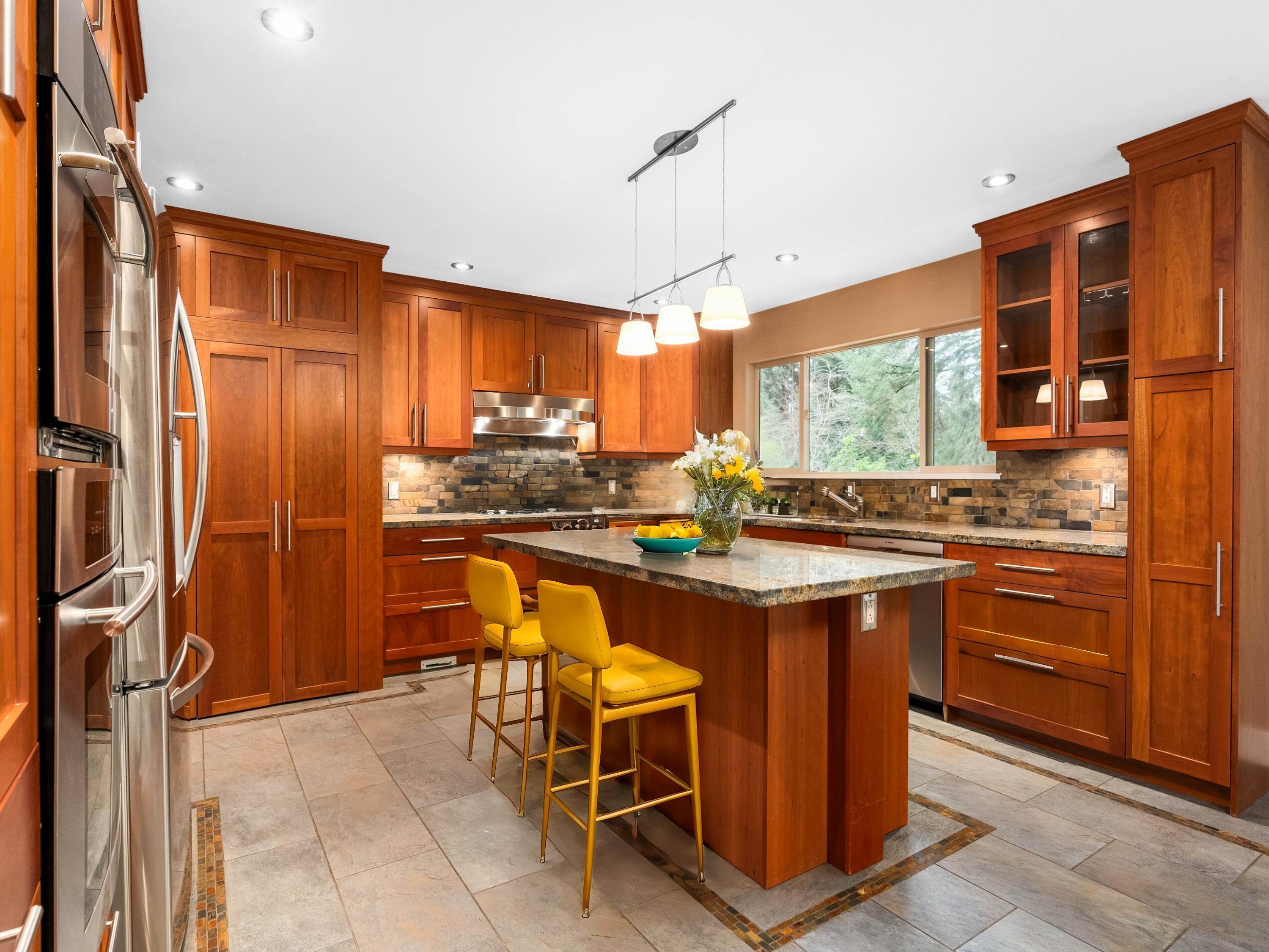 









4793


Capilano

Road,
North Vancouver,




BC
V7R 4K2


