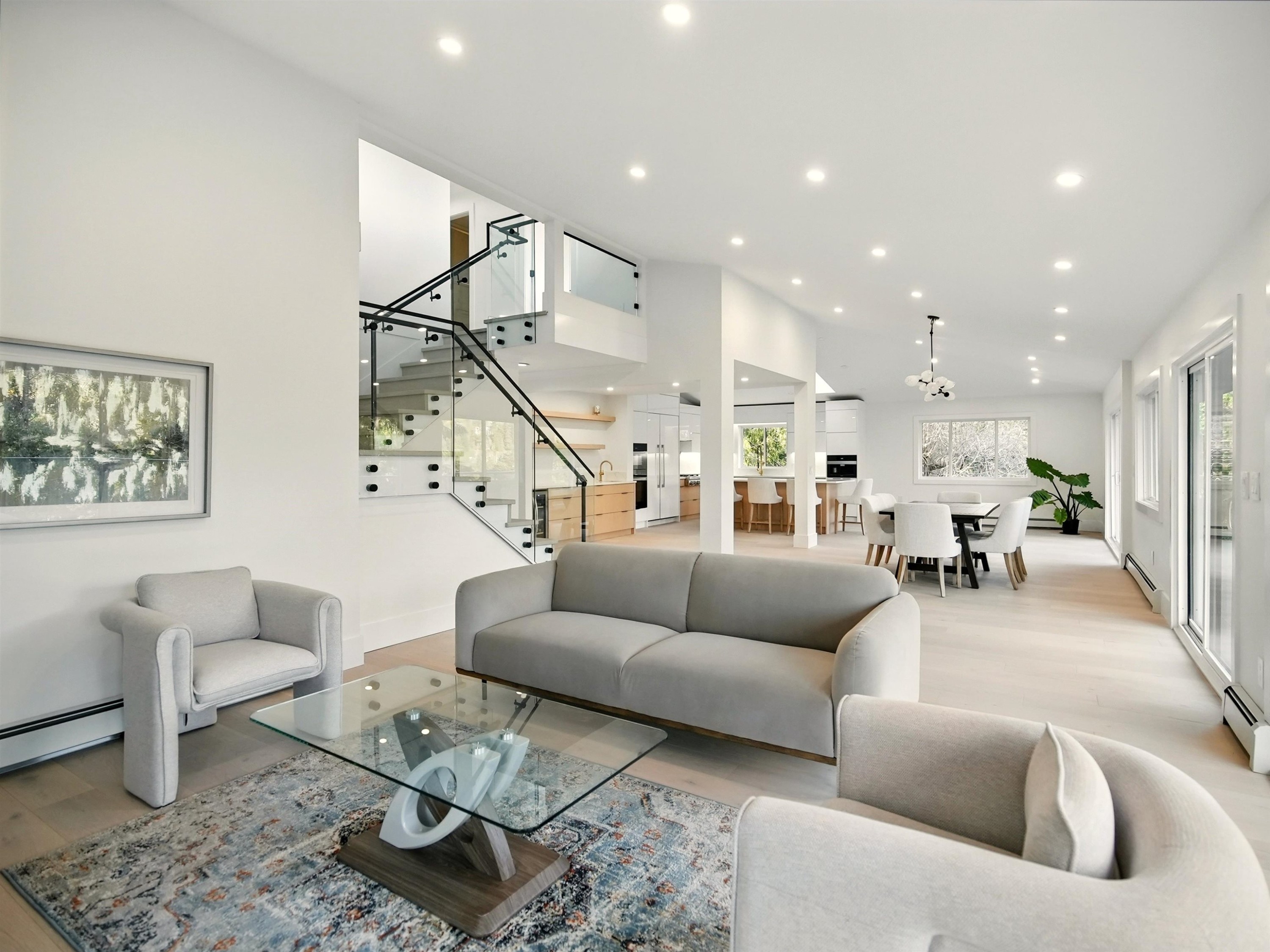 









6230


Summit

Avenue,
West Vancouver,




BC
V7W 1Y2

