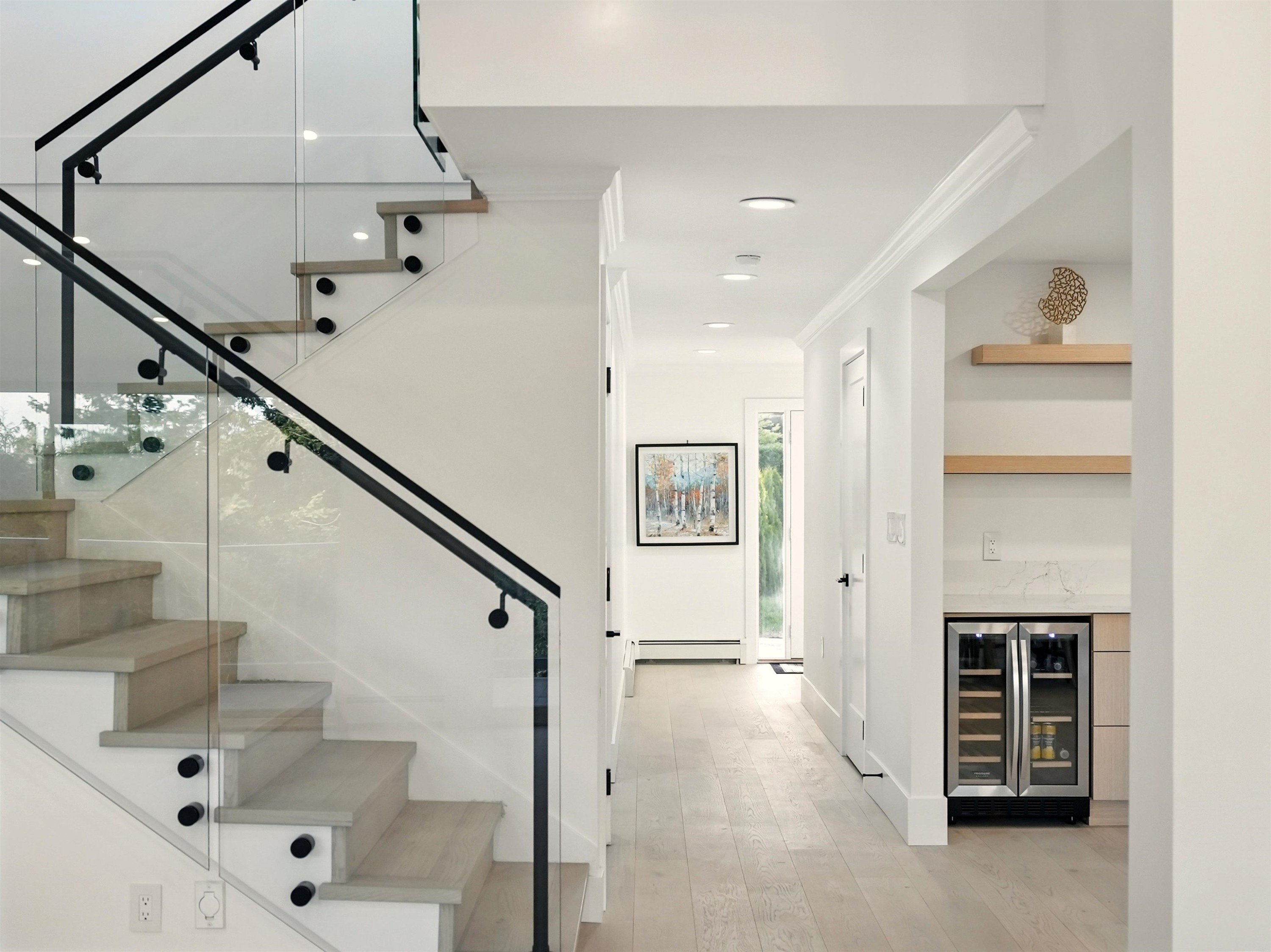 









6230


Summit

Avenue,
West Vancouver,




BC
V7W 1Y2


