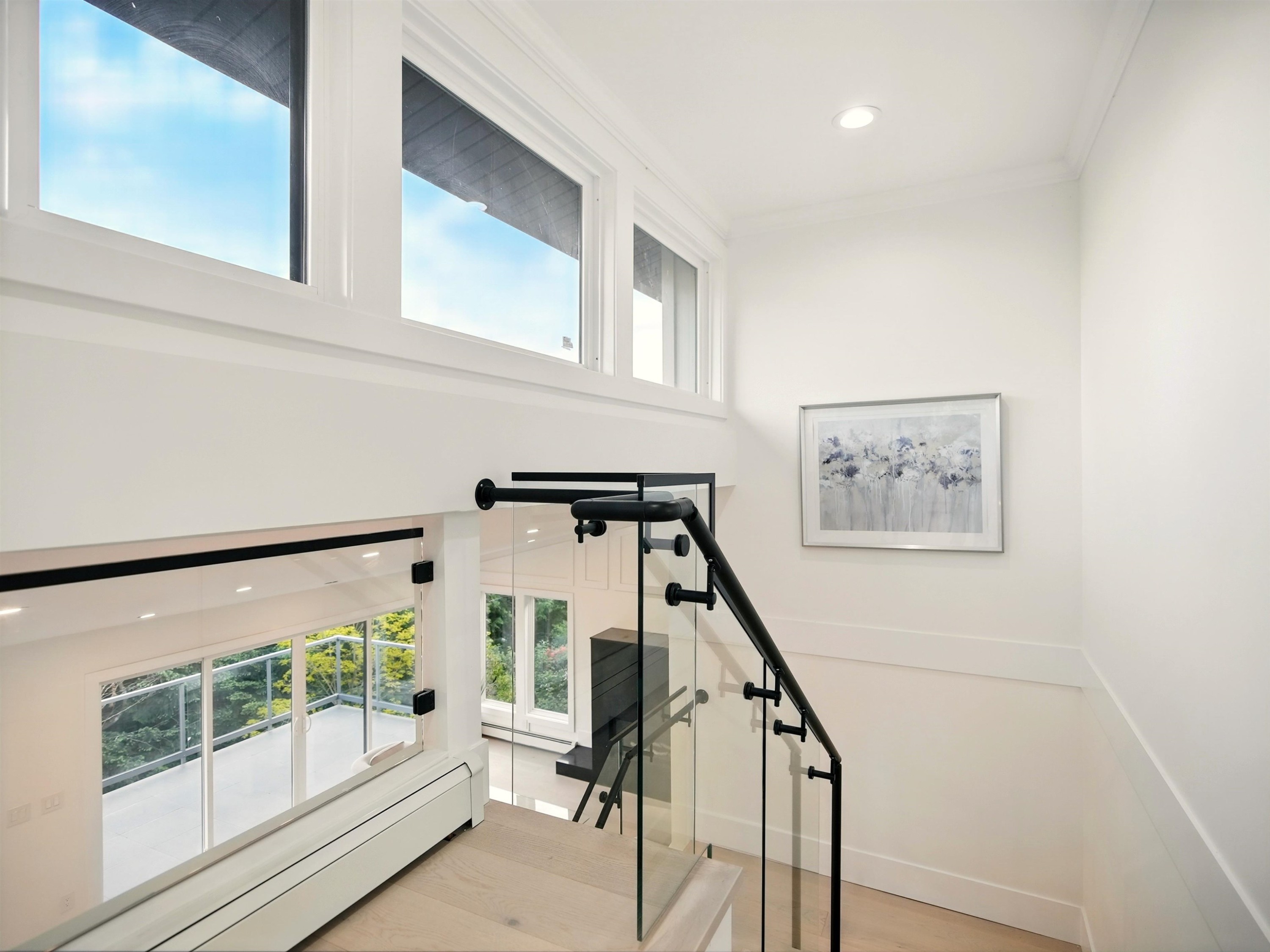









6230


Summit

Avenue,
West Vancouver,




BC
V7W 1Y2

